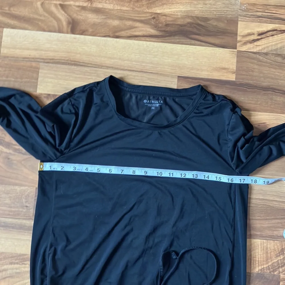 Athleta Women’s Long Sleeve Black Shirt with Cinch at Bottom, Size XS - Picture 3 of 5